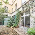 Cosy And Design Nest In Paris
